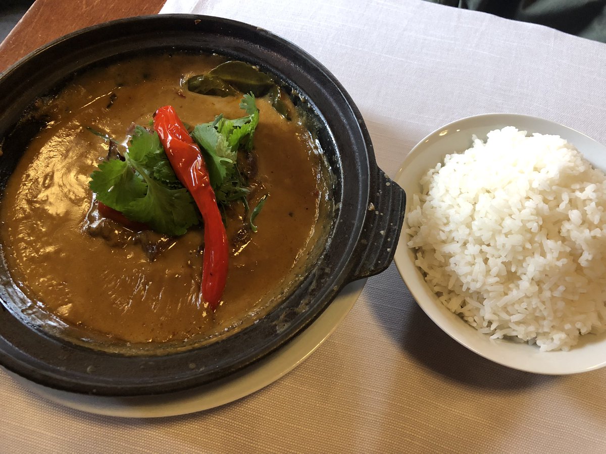 salsadechiles's tweet photo. Y el curry rojo de carrillera de vaca. Bien picante. Digno heredero del de Sudestada. @chifamadrid https://t.co/DXXKHTarO1