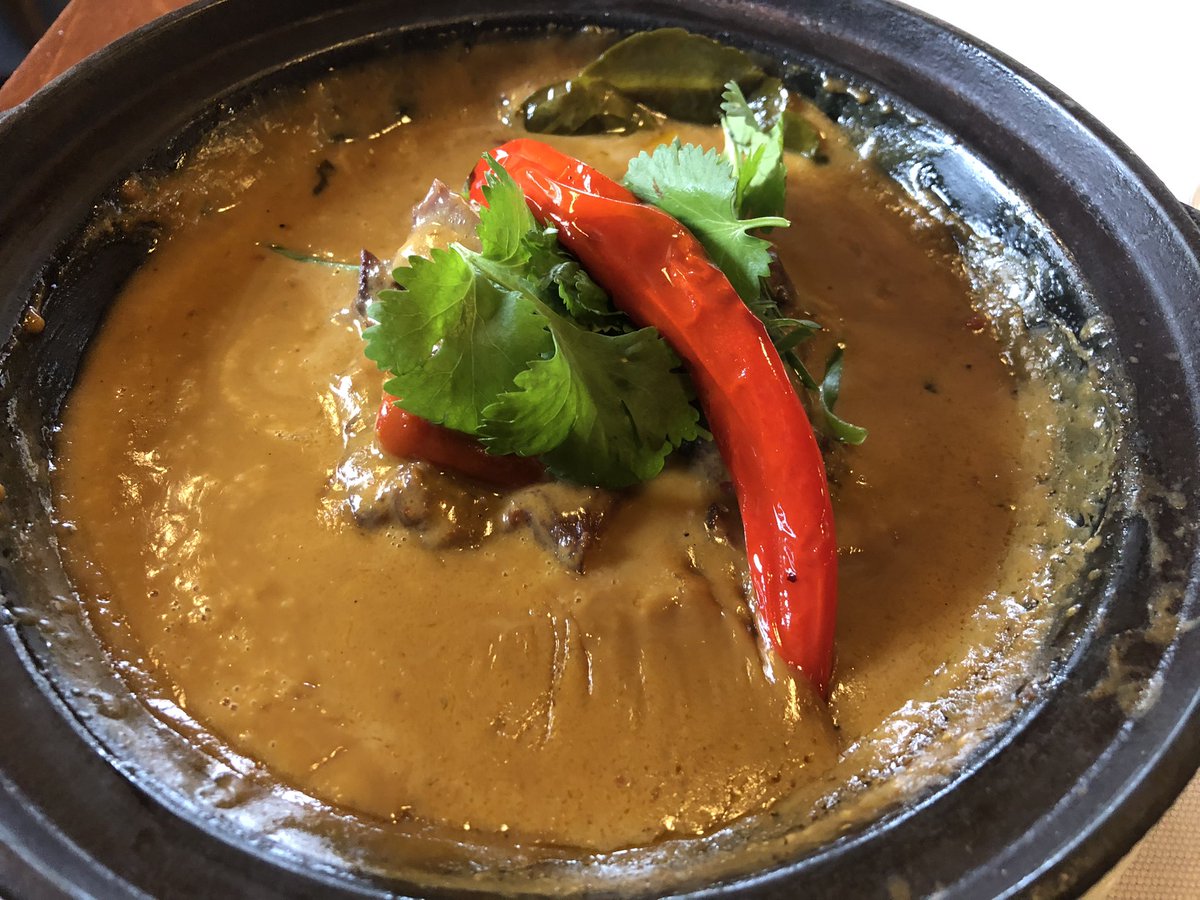 salsadechiles's tweet photo. Y el curry rojo de carrillera de vaca. Bien picante. Digno heredero del de Sudestada. @chifamadrid https://t.co/DXXKHTarO1