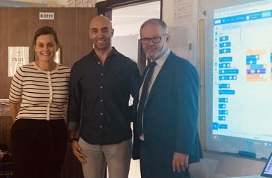 MMalifarges's tweet photo. #formaflec #développementprofessionnel pour les enseignants du CM1 🌴 #défisnumériques #classeconnectée @MicrosoftUAE @scratch @mlfmonde @ReseauAFLEC https://t.co/rtyW6lpMNW