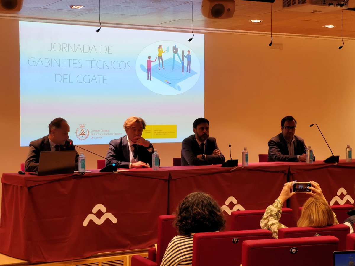 Juan Queipo de Llano <a href="/IETorroja/">Instituto E. Torroja</a> participa en la Jornada de Gabinetes Técnicos de los Colegios de Arq. Téc. junto al DG de Vivienda y Suelo de <a href="/mitmagob/">Pol</a>, Javier Martín. Abren <a href="/AlfredoSanz/">Alfredo Sanz CGATE</a> y <a href="/ralugon/">Rafael Luna González</a>. Ayudas a la
Rehabilitación Energética RD 853/2021 y Libro del Edificio Existente