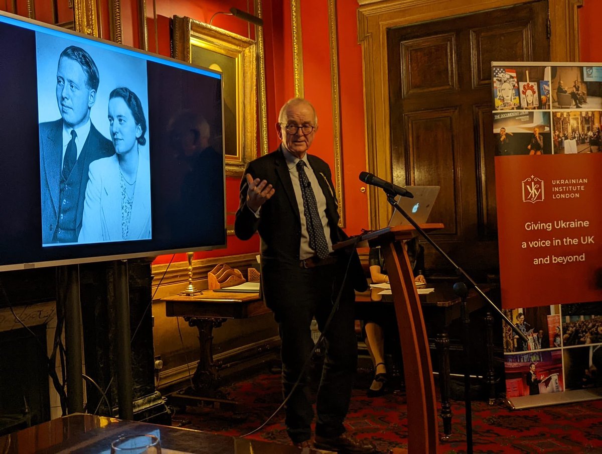 OKhromeychuk's tweet photo. Such a warm evening! Hearing @DrHenryMarsh speak about his work in Ukraine is so inspirational. Thank you all who came to @Ukr_Institute's fundraiser! Do read Henry's new book: https://t.co/o9oyoe9CYi @PenguinUKBooks and support Ukraine!🇺🇦
Photos by Guy Corbishley &amp; Anna Morgan. https://t.co/hfva1igra0