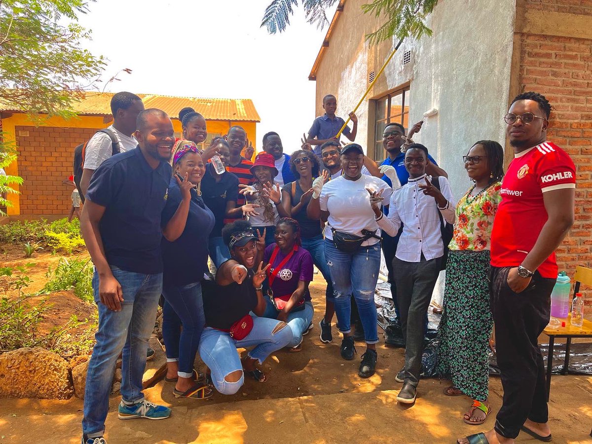 RLingadzi's tweet photo. Our desk handover and library painting was a huge success! Thank you to all that came! @makwelero1 #InRotaryService https://t.co/TAs8rGP6vv