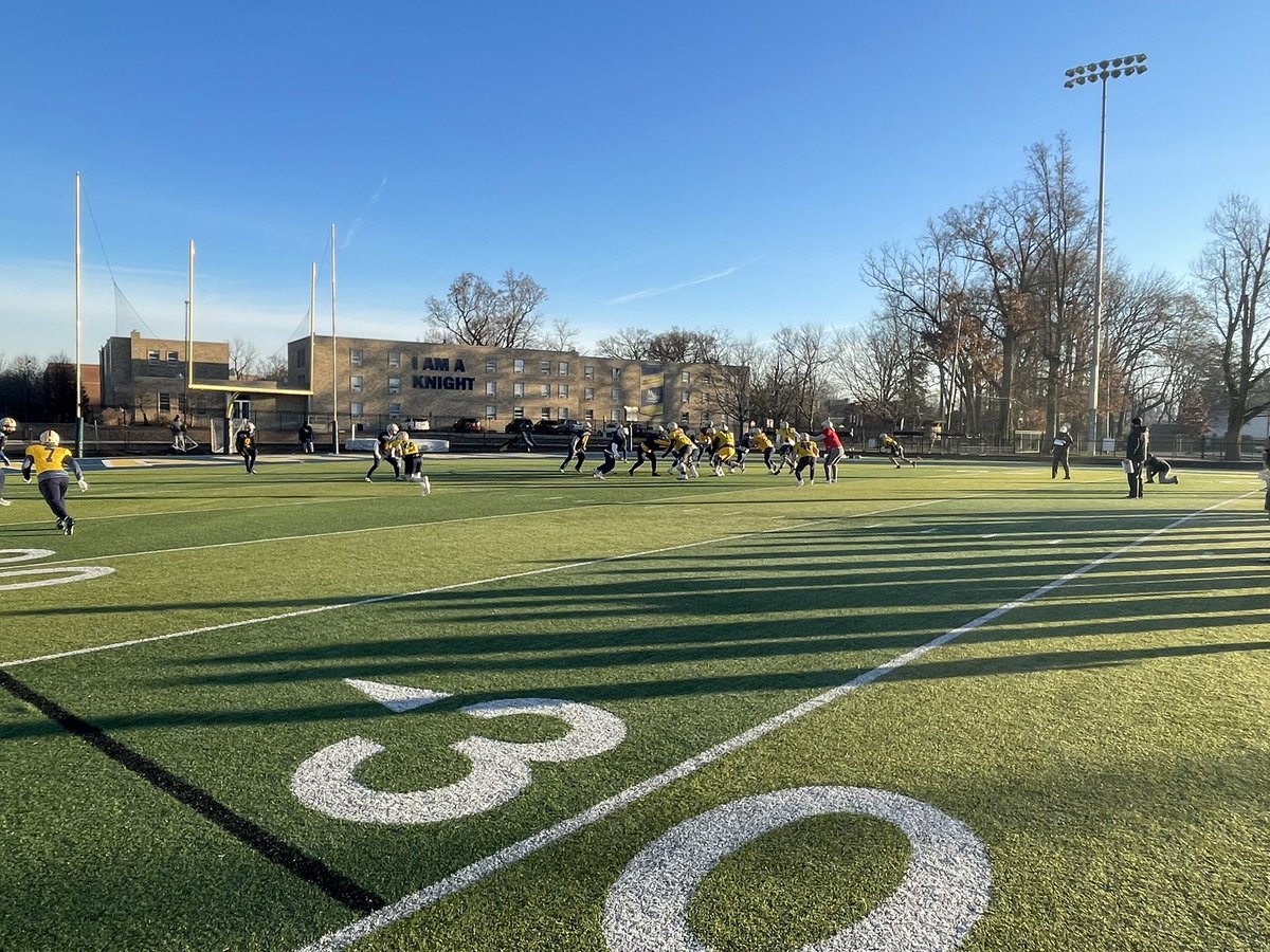 MUKnights's tweet photo. 🏈🤝🦃

Last work day of the week in Indianapolis for @MarianUFootball, no better than on Thanksgiving.

Knights board the busses for Iowa this afternoon! https://t.co/lYoimX0yig