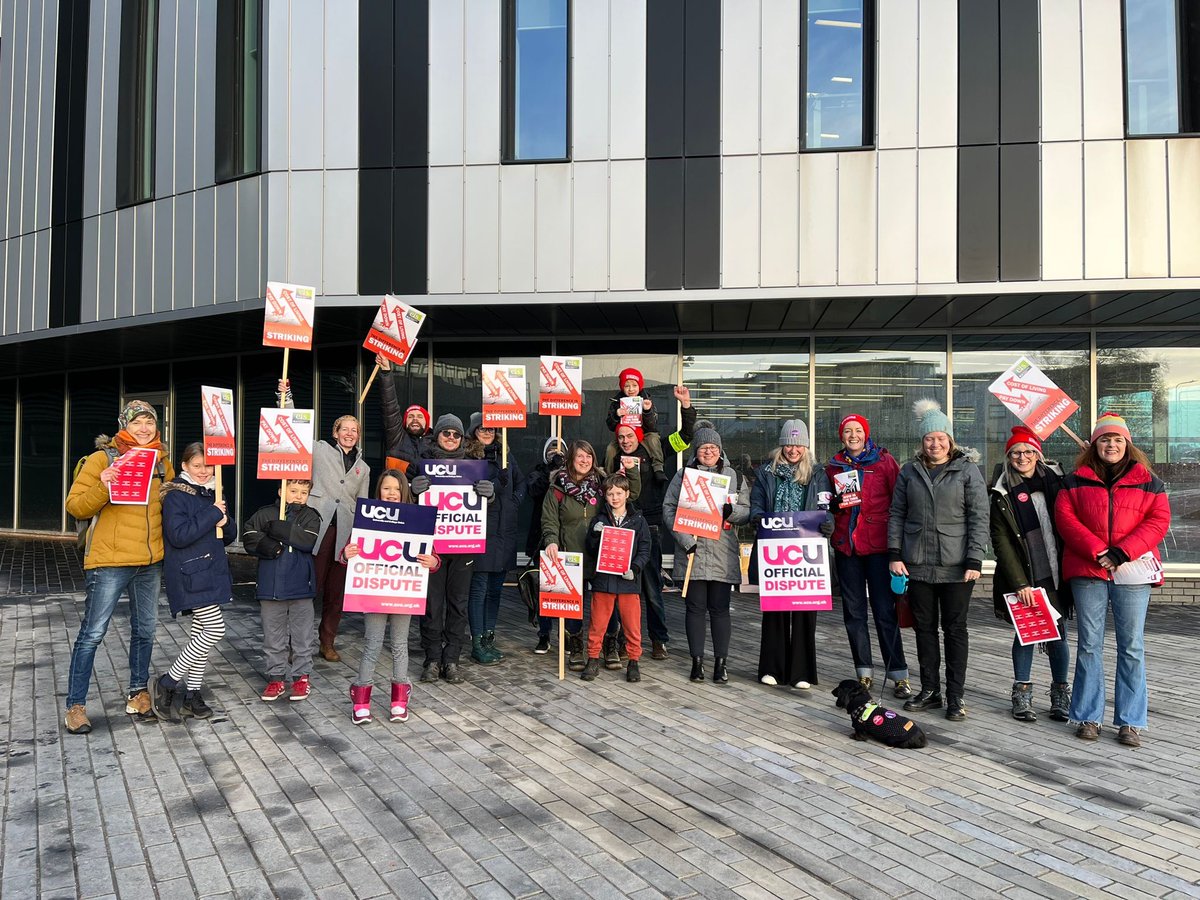 UcuNapier's tweet photo. Today was a good day! Thanks to all who came out for @ucu @EisNapier @UniteNapier @NapierUNISON 

We’re back out tomorrow from 8am at Sighthill &amp; Merchiston 

Join us! Not a union member? Why not?

#WeAreWorthMore
#DifferenceIsStriking #ucuRISING 
#FairPayInHE 
#EnoughIsEnough https://t.co/YlmPvLRhYj