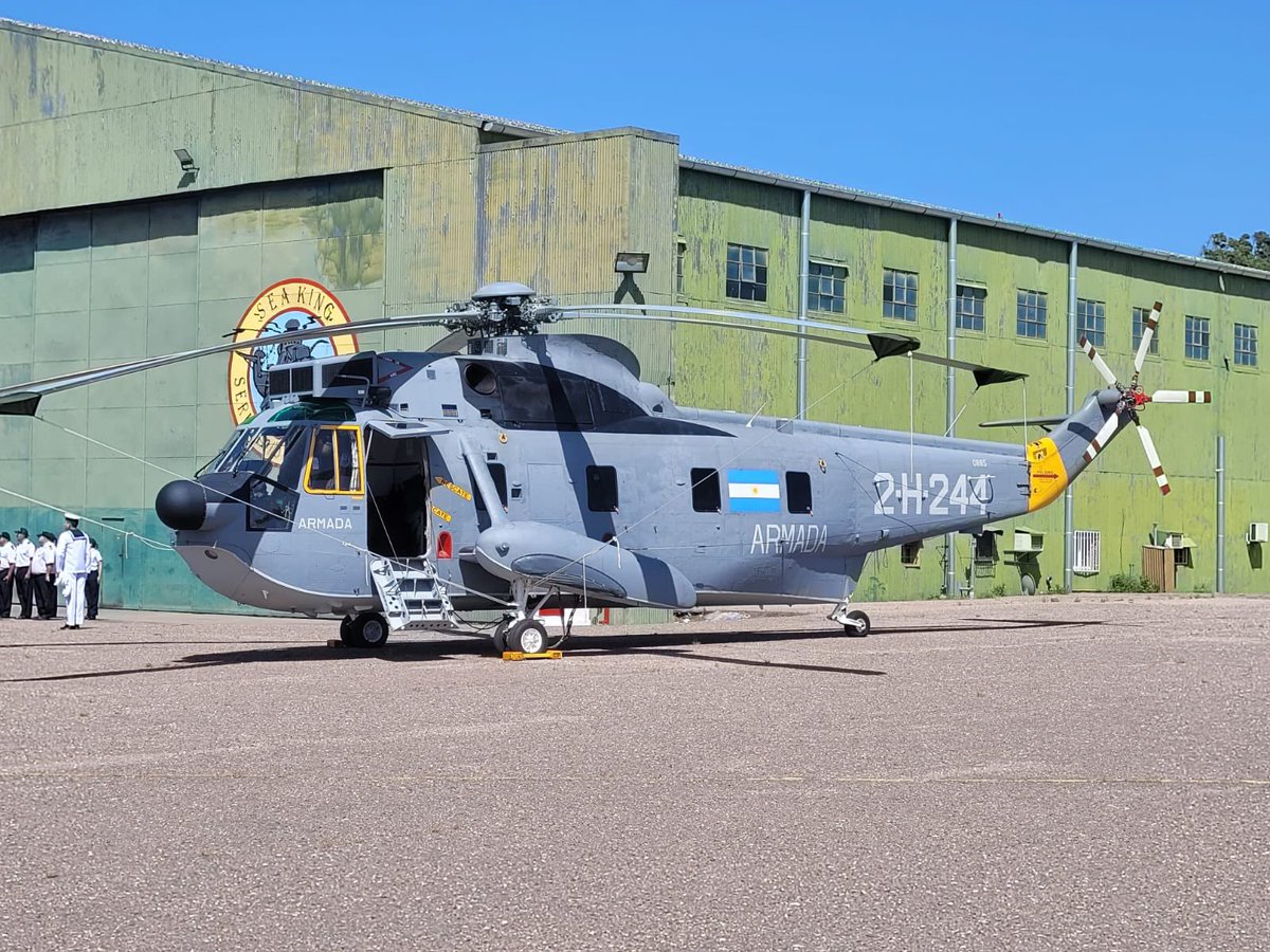 PucaraDefensa's tweet photo. Pucará Defensa en la presentación de los @Sikorsky #Triton de la @Armada_Arg en #BACE
@HelisDatabase @Argendef @FADefensa #coan #aviacionnaval #s61t #seaking #carson #helicopter #helicoptero #chopper https://t.co/96Kaa39IZv