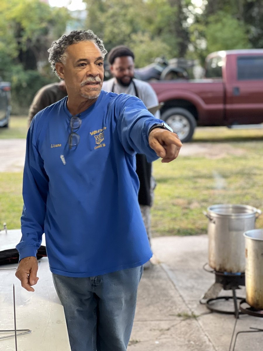 JayTBurney's tweet image. Happy Thanksgiving 🍽 🦃🍁 Council 26 of the Knights of Peter Claver began our morning by serving our Parish and local community. “Give thanks in everything. For this is the will of God in Christ Jesus for all of you.”
1 Thessalonians 5:18 CPDV
#KOPC