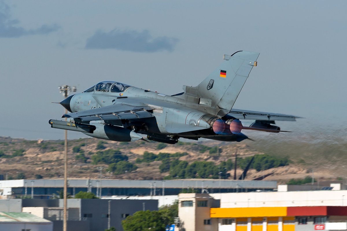 45+88 PANAVIA TORNADO  de la <a href="/Team_Luftwaffe/">Team Luftwaffe</a> #GermanAirForce despegando de la pista 28 de <a href="/ALC_Airport/">Aeropuerto Alicante-Elche Miguel Hernández</a> después de una visita "especial".

45+88 PANAVIA TORNADO  of <a href="/Team_Luftwaffe/">Team Luftwaffe</a> #GermanAirForce on a powerful departure on RWY28 towards Albacete AFB after an emergency TLP flight.