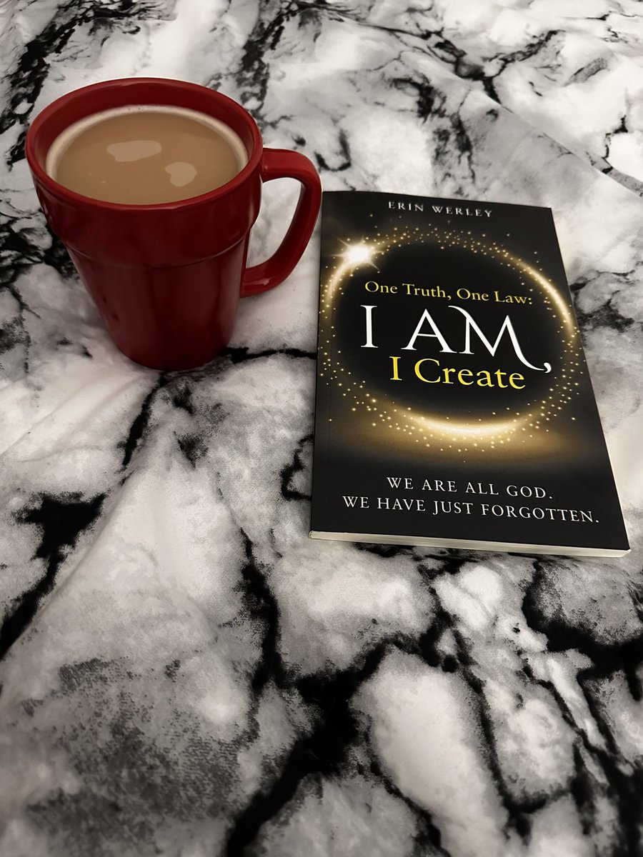ArdenPickles's tweet photo. Morning tea in bed and excited to be starting a new book this morning. Finished the last one yesterday morning. #readbooks #newbooks #everymorning #routine #wakeupmotivated https://t.co/uaGGPYHrRJ