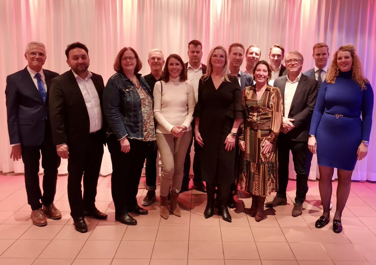 vvdnh's tweet photo. Het team compleet! Gisteravond werden in Uitgeest op alweer een gezellig drukke ALV, de kandidatenlijsten vastgesteld voor de Provinciale Staten- en Waterschapsverkiezingen. Op naar een top campagne!
#provincialestatennh23 #verkiezingen #vvd #vvdnh #liberalen https://t.co/vAZO3AQKWe