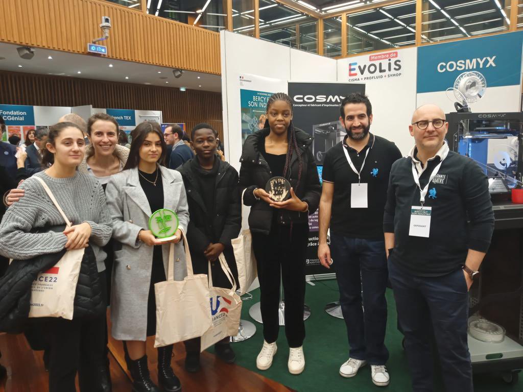 acversailles's tweet photo. #SemaineIndustrie
À l'occasion de « Bercy fait son industrie », les élèves du collège A. Camus de Brunoy, de l’EREA J. Isoard de Montgeron et du lycée @TalmaBrunoy ont présenté aux ministres @PapNdiaye et @RolandLescure leur projet commun, réalisé avec l'association @VisiereS. https://t.co/v9LOWwZvpL
