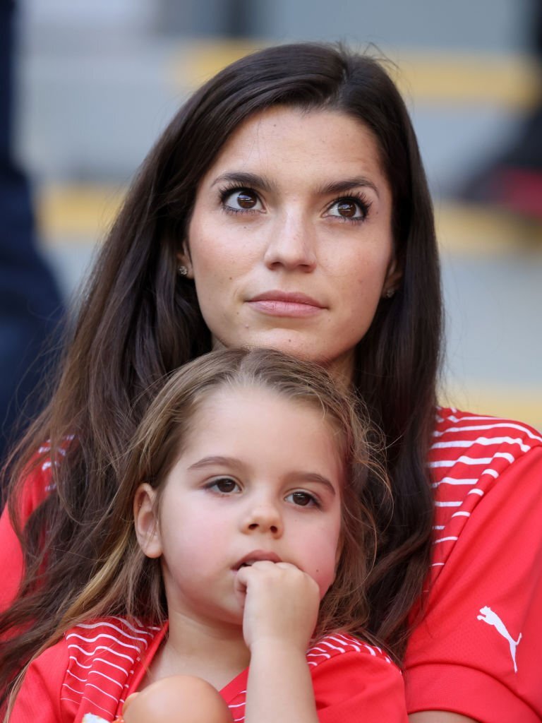 ItsAWagWagWorld's tweet photo. #AlinaSchneider & dauther Mila are #YannSommer best fans. #SWICAM #WorldcupQatar2022 https://t.co/kSGlDTROwS