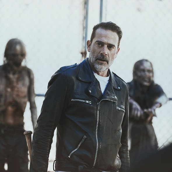 Se busca:

Nombre:Negan Smith

FC:Jeffrey Dean Morgan

Relación:Padre adoptivo de Hunter,figura de admiración 

RT se agradece para ayudar a encontrarlo