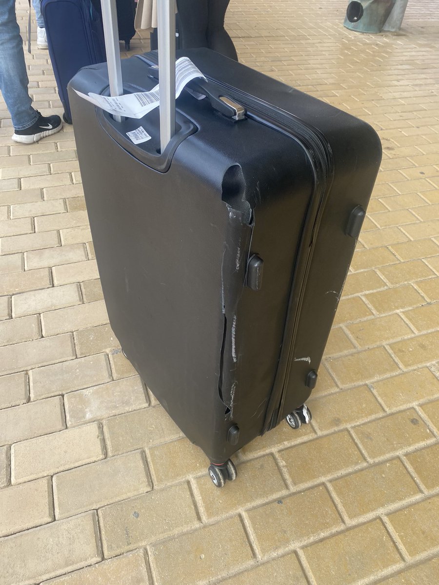 Dappeh's tweet photo. @Ryanair @askryanair just received case back with this damage, where can i get compensated for this ??

Flight from Edinburgh 08:35 to fuertaventura 24th November 2022 https://t.co/8BLmJWYoz1