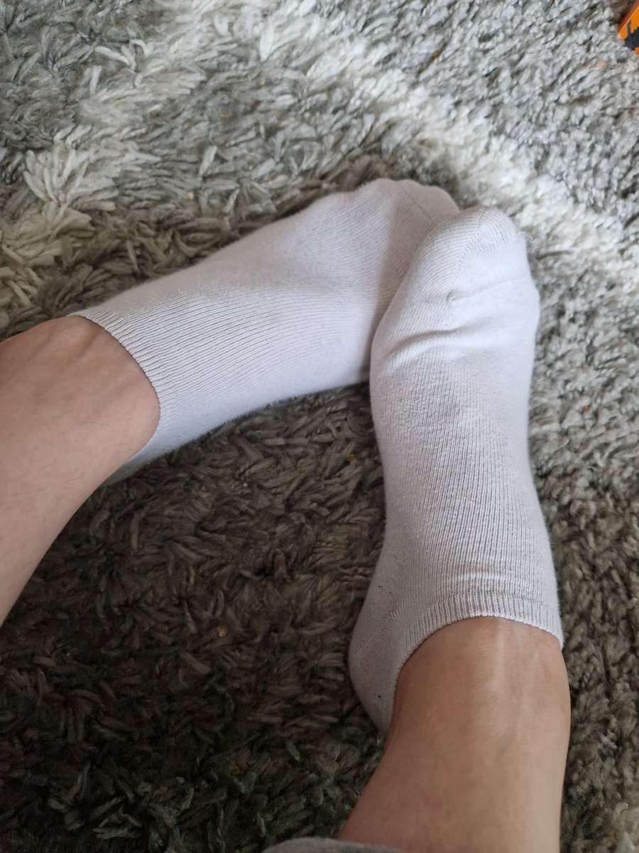 socki1233's tweet photo. Wer Interesse hat gerne in meine DM's 🔥😏

#feet #sockenverkauf #duft #intensiv https://t.co/syG4nCB9Cn
