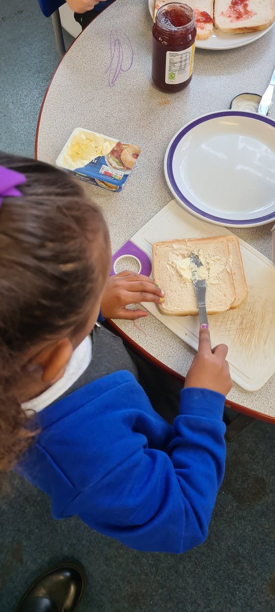 AmyCracknell1's tweet photo. Today at nursery we made our own sandwiches 🥪 
We practised our spreading and cutting skills before eating our tasty  jam or cheese sandwiches 😋 
@trustilluminate @PelhamNursery 
@PelhamPrimary_ https://t.co/SMi5MhynAl