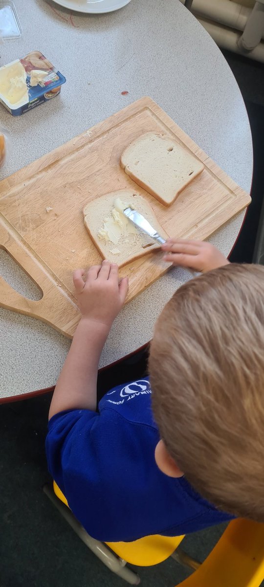 AmyCracknell1's tweet photo. Today at nursery we made our own sandwiches 🥪 
We practised our spreading and cutting skills before eating our tasty  jam or cheese sandwiches 😋 
@trustilluminate @PelhamNursery 
@PelhamPrimary_ https://t.co/SMi5MhynAl
