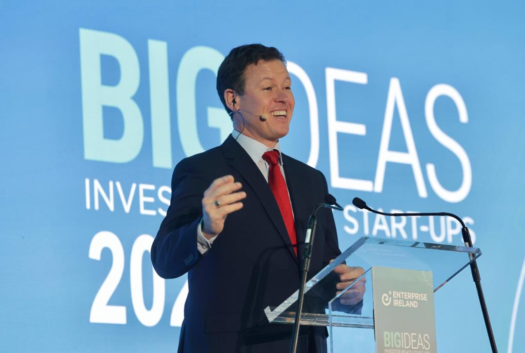 Our host <a href="/AntonSavageShow/">Anton Savage</a> has kicked off Big Ideas 2022. 

Watch Live now to hear about the disruptive Irish technologies that will impact our future:rebrand.ly/BigIdeas

#Bigideas2022 #GlobalAmbition <a href="/Entirl/">Enterprise Ireland</a>