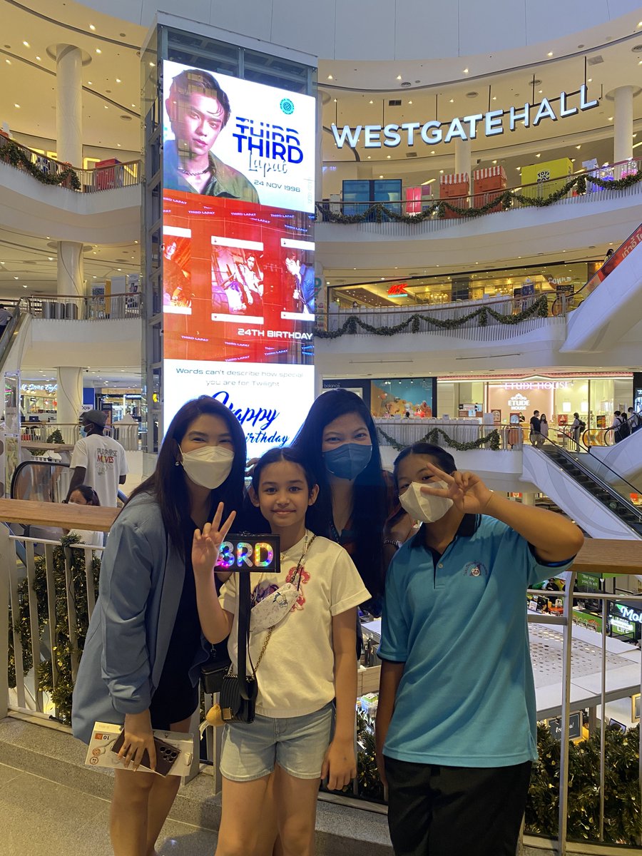 BowLunda's tweet photo. เราเลือกวันกันได้ดีมาก 🤩🤩🤩 เลือกไปวันเกิดน้อง วันดีจริงๆ 🥰🥰🥰 แต้มบุญที่มี หมดไปกับวันนี้แล้วแหละ 🥹🥹🥹 #ThirdLapat
#ThirdBDAY24thProject
#ThirdLapatBDProject2022
#THIRDLAPAT24thBD https://t.co/FBJY4HSqsS