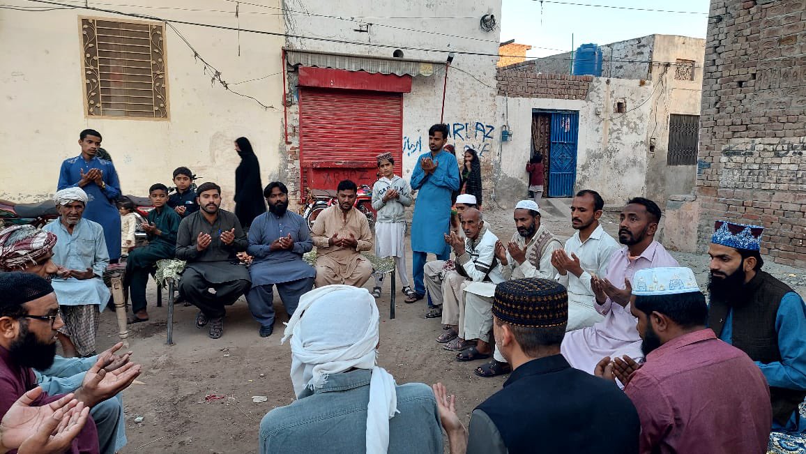 syedmujtabash's tweet photo. سید علی قاسم گیلانی کی چیئرمین ارشد انصاری کے ہمراہ حلقہ #NA157 یونین کونسل 56 آمد
کونسلر طارق سیال کے والد مرحوم کے انتقال پر لواحقین سے اظہارِ تعزیت کیا اور مرحوم کے بلند درجات کیلئے دعائے مغفرت بھی کروائی
@KasimGillani https://t.co/zegGBrqcOr