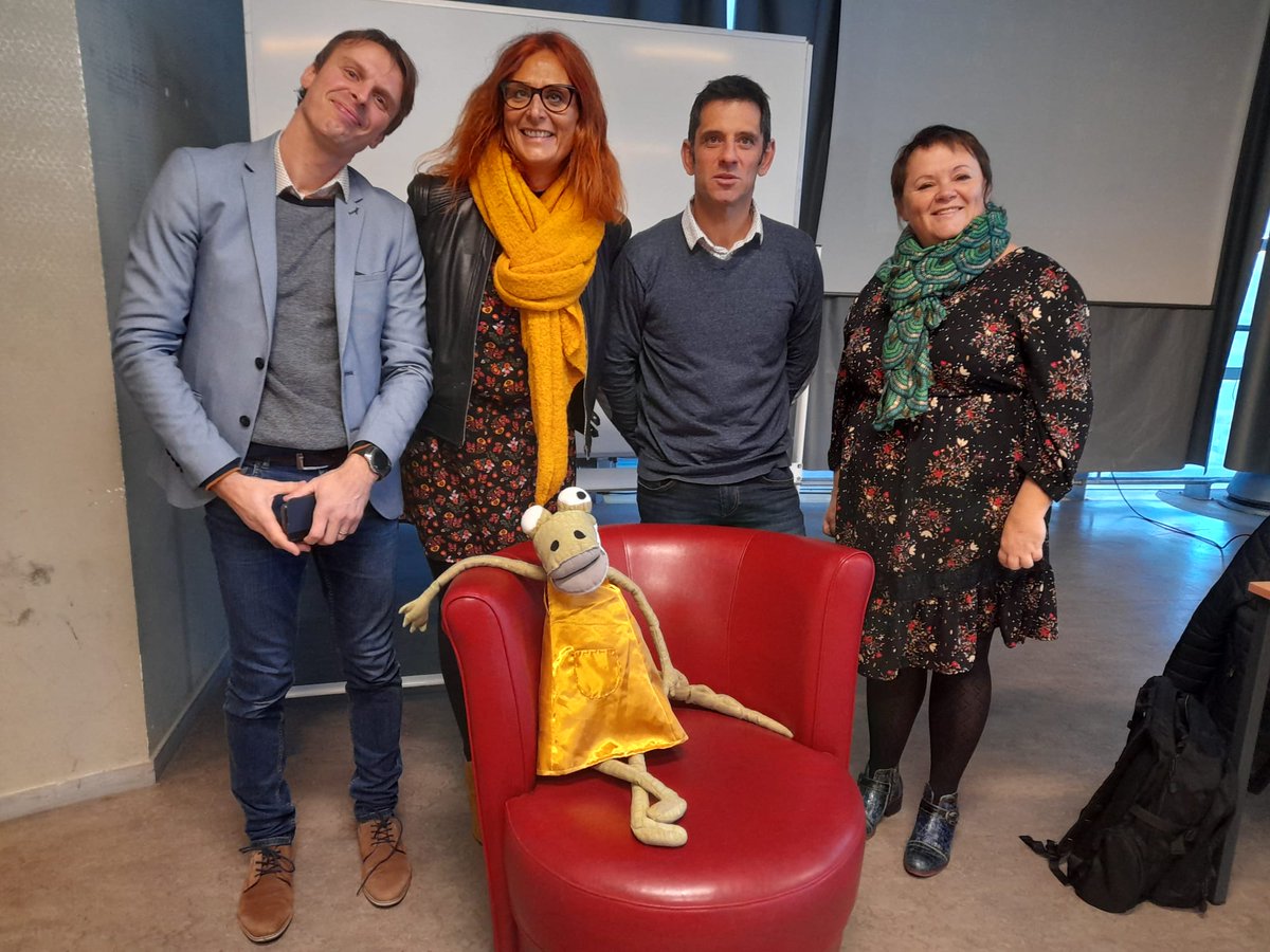 ozyremi's tweet photo. Notre formation de formateurs entre pairs résolution de problèmes :  #MATHebdo,  #cognisciences, exemples concrets et construction d'outils
Deux belles journées d'échanges et de coopération avec les RMC/RMD de l'académie 😁
@dsden16 @DSDEN17 @DSDEN79 @DSDEN86 @acpoitiers https://t.co/WNkzLfMbLT