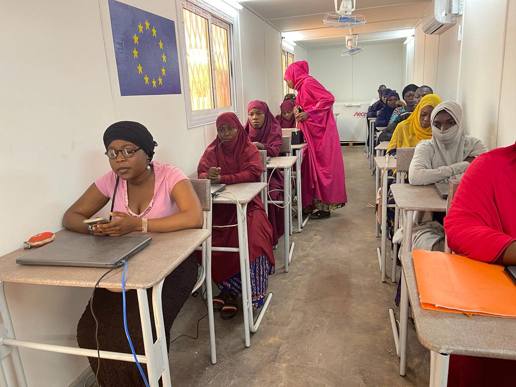 Mouganilab's tweet photo. Le lancement du « MATATIC, autonomisation des femmes par les TIC » a été effectué Mercredi 23 Novembre 2022 à Dosso. Financé par GIZ ce projet  qui durera 2 semaines, vise à favoriser l’accès des femmes aux espaces numériques. https://t.co/cWBEfrG3a2