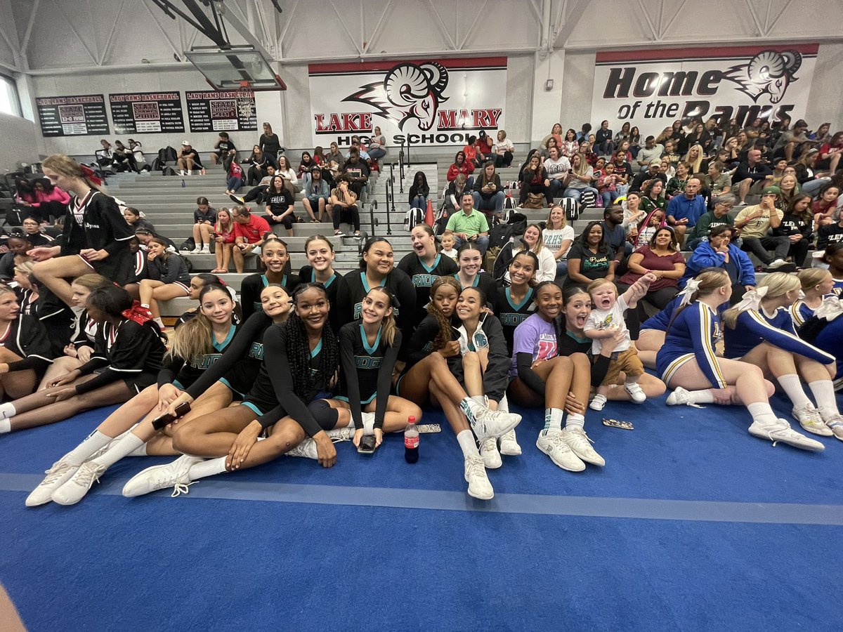 PineRidge_Cheer's tweet photo. Happy Thanksgiving from all of us!! We are extremely thankful for each other this year!! 🤍🐾 https://t.co/Vx1x1A58fc