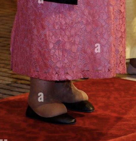 marcel__za's tweet photo. Did Naledi Pandor forget her own shoes at home? https://t.co/Rz5z4uVKaA