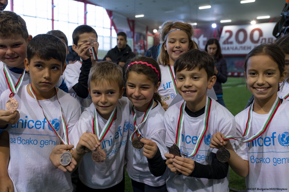 UnicefBulgaria's tweet photo. "When it comes to children, we're all on the same team. Today they are all winners! Thank you to all the kids and their teachers, to the BFS organizers,
@officialSofiaBG and to our media partners from
@novatv_bg and @bnt_bg"- @christina_bruin
#TeamUNICEF #TeamOfFuture https://t.co/ig8PrPTXei