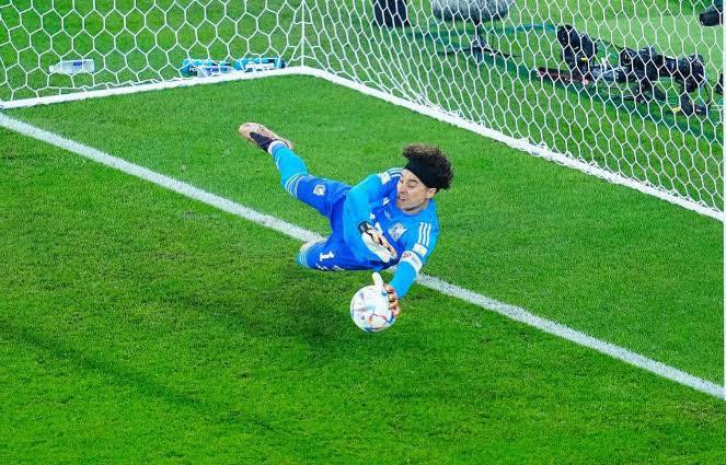 sie7ecero's tweet photo. La muerte, los impuestos, Memo Ochoa
#Qatar2022 https://t.co/XZMMX1iCHf