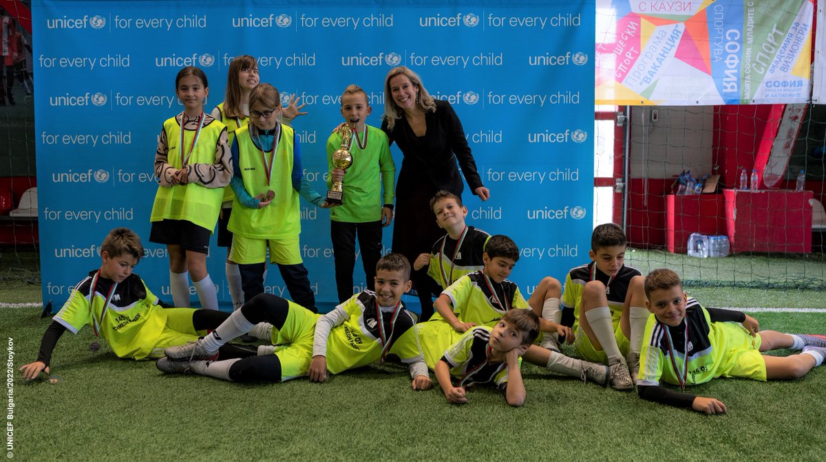 UnicefBulgaria's tweet photo. "Когато става въпрос за децата, всички сме от един отбор. Днес всички те са победители! Благодаря на всички деца и техните учители, на организаторите от БФС, @officialSofiaBG и на нашите медийни партньори от @novatv_bg и @bnt_bg"- @christina_bruin #TeamUNICEF #TeamOfFuture https://t.co/ttoWB04Av2