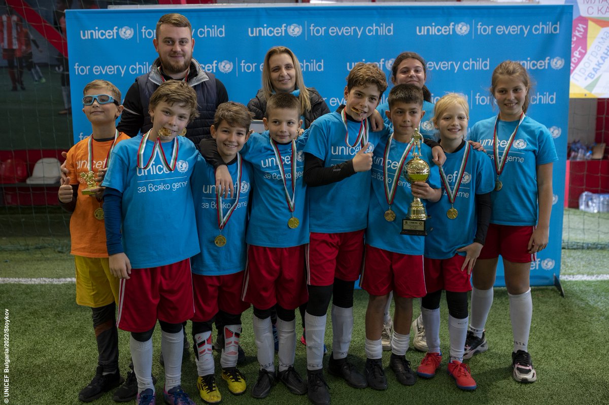 UnicefBulgaria's tweet photo. "Когато става въпрос за децата, всички сме от един отбор. Днес всички те са победители! Благодаря на всички деца и техните учители, на организаторите от БФС, @officialSofiaBG и на нашите медийни партньори от @novatv_bg и @bnt_bg"- @christina_bruin #TeamUNICEF #TeamOfFuture https://t.co/ttoWB04Av2