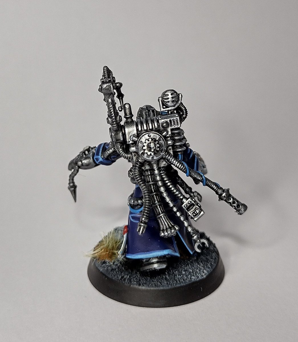 Finished up a Datasmith to fix any blue screens on my Kastelan Robots. #WarhammerCommunity