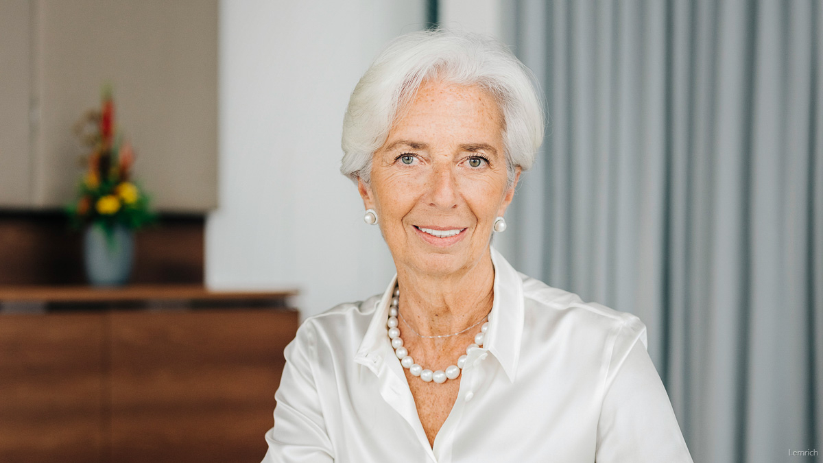 My very best wishes to those celebrating Thanksgiving today! True happiness is in the simple joys of everyday life that we tend to take for granted. Let’s take a moment to appreciate them when we sit down to our festive meals with family and loved ones. Happy Thanksgiving!