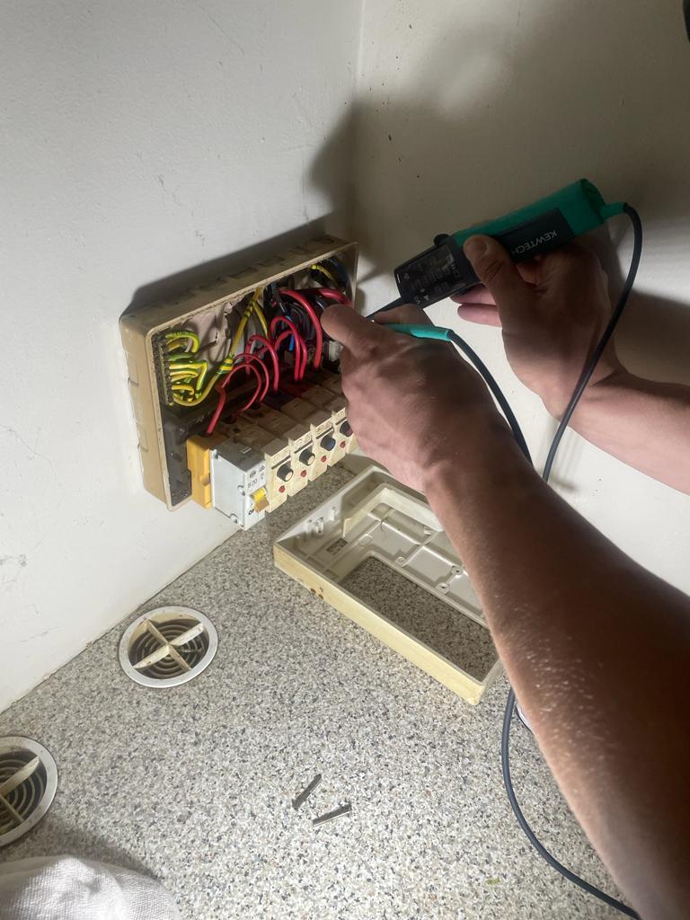 Goodridge_Elec's tweet photo. One of our Year 2 Apprentices, 27 year old Caleb, completed his first solo distribution board change last week. He was given this job, based at a private residence in Leominster, to complete on his own for the first time, overseen by Electrician, Chris. Congratulations Caleb! https://t.co/yHZ60LbFm4