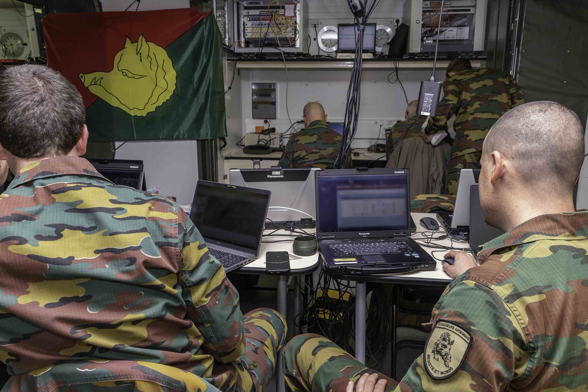 COM_ECIA's tweet photo. Montée en puissance de #SCORPIONXII : exercice d'expérimentation doctrinale au profit du laboratoire du combat SCORPION piloté par la #DEPCIA. Mission brief de la 9e BIMa au bataillon de Chasseurs Ardennais, le 1er régiment belge participant à un exercice majeur #SCORPION. #CaMo https://t.co/bk2M8FXFsA