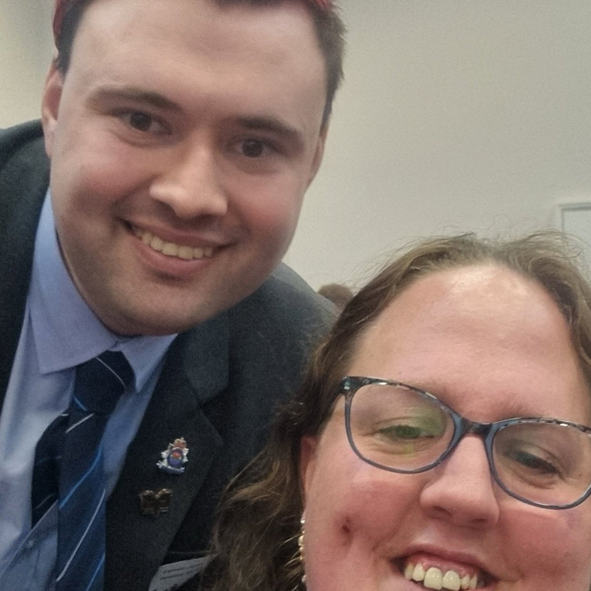 GigBuddiesCymru's tweet photo. Victoria's quick break time selfie with @GerraintGriff 😊🤳 #FromHere22 #OFanHyn22 https://t.co/75AVRxFkXn