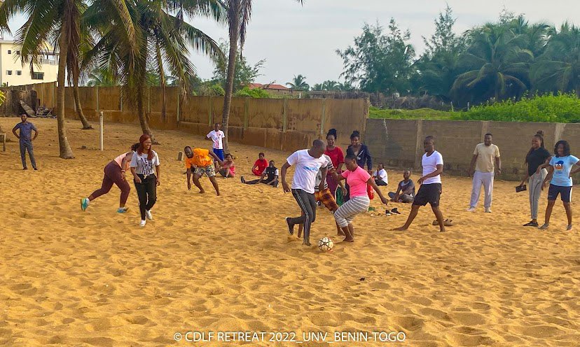 vnubenin's tweet photo. L'activité a pris fin par un match de foot!🥅⚽🏃🏽♀️🏃🏼♂️👏 4 équipes d'hommes et de femmes VNU se sont formées pour disputer des matchs de haut niveau comme ceux en cours au Qatar 😎😂🥳
#CDLF2022
#RetraiteVNU
#UNVBénin
#UNVTogo
#InspiractionenAction
#Volunteerism
#Leadership https://t.co/uds37ccDwz