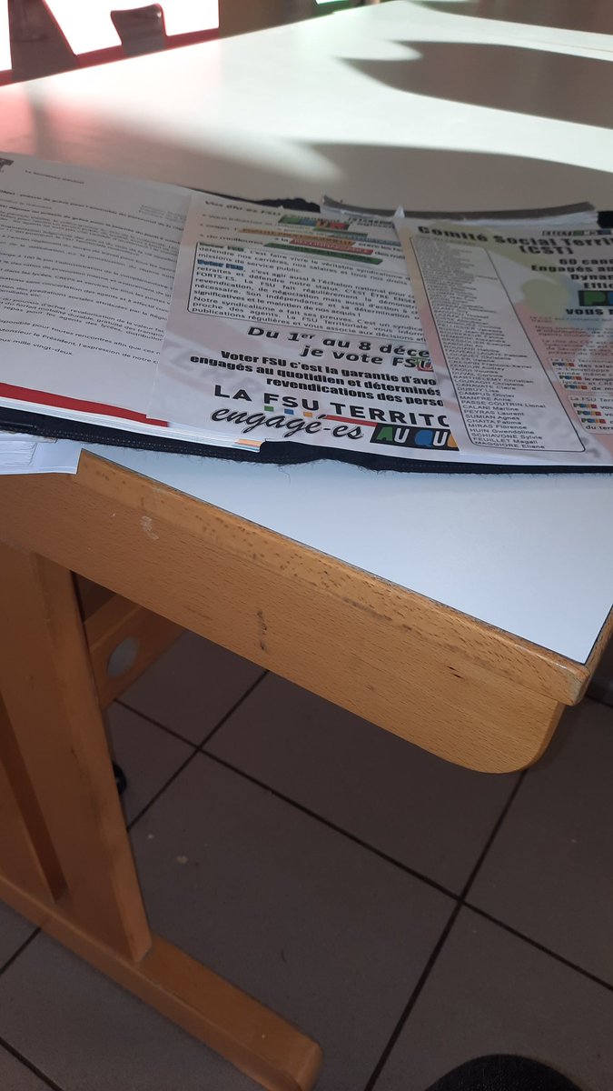 LeBras78173605's tweet photo. La @FSUregionSUD auprès du personnel du lycée Paul Cezanne de @MaRegionSud où la @FSUregionSUD est très bien accueillie,  le personnel remercie les délégués d'être toujours présent et surtout ne par faire certains,  la @FSUregionSUD toujours debout https://t.co/JSOKOLkfBS