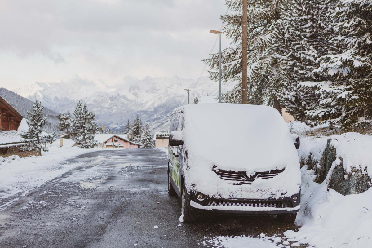 snow_holiday's tweet photo. Time to book your transfers. @snow_cab #snowcab #FromAtoSki https://t.co/bDnVhYhAGi