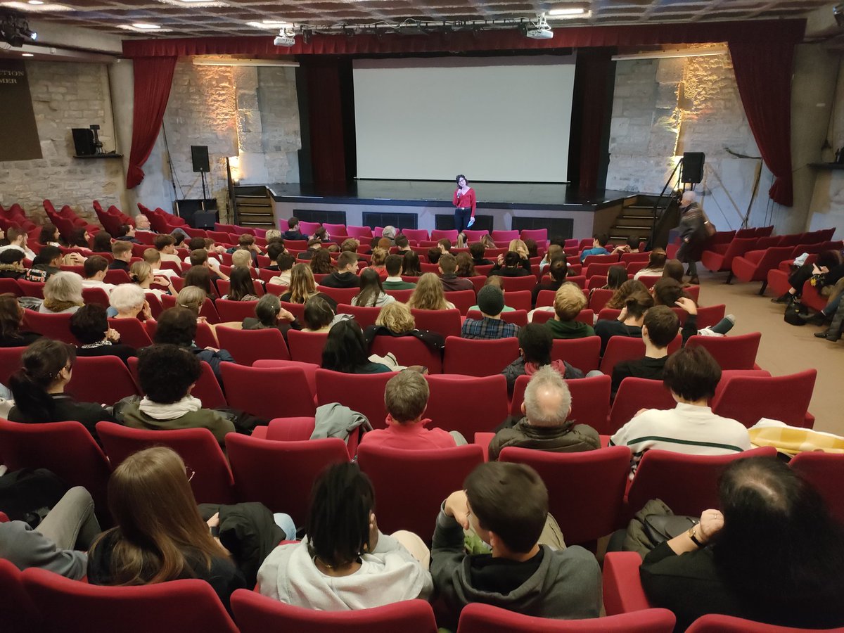 Cinema2Scenes's tweet photo. Cinémas d'Amérique latine c'est au kursaal jusqu'à samedi. Dépêchez vous! Marta Alvarez (UFC) présentait tout a l'heure la dernière séance de Mi pais imaginario de Patricio Guzman. Cinéaste fascinant qui nous embarque et nous euphorise une fois encore avec son dernier film. https://t.co/38DMIUwro4