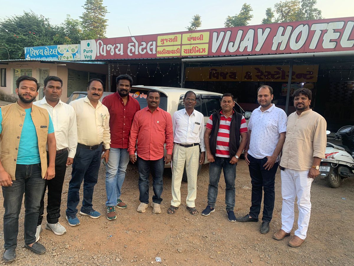 KhanMehardeen's tweet photo. Today's special meeting with #TeamWith @RahulGandhi ji,Congress Leaders Appointed for #GujratAssemblyElections @BMSandeepAICC JI,EC @IYC Shri #Christopher_Tilak Ji,@ShijuPJoy_INC ji, @TabrezBablu ji, @aakashbhatiya ji and other party coworkers
#WeWillWinnGujrat #WeWillWinnDangs https://t.co/eAbF2JclOe