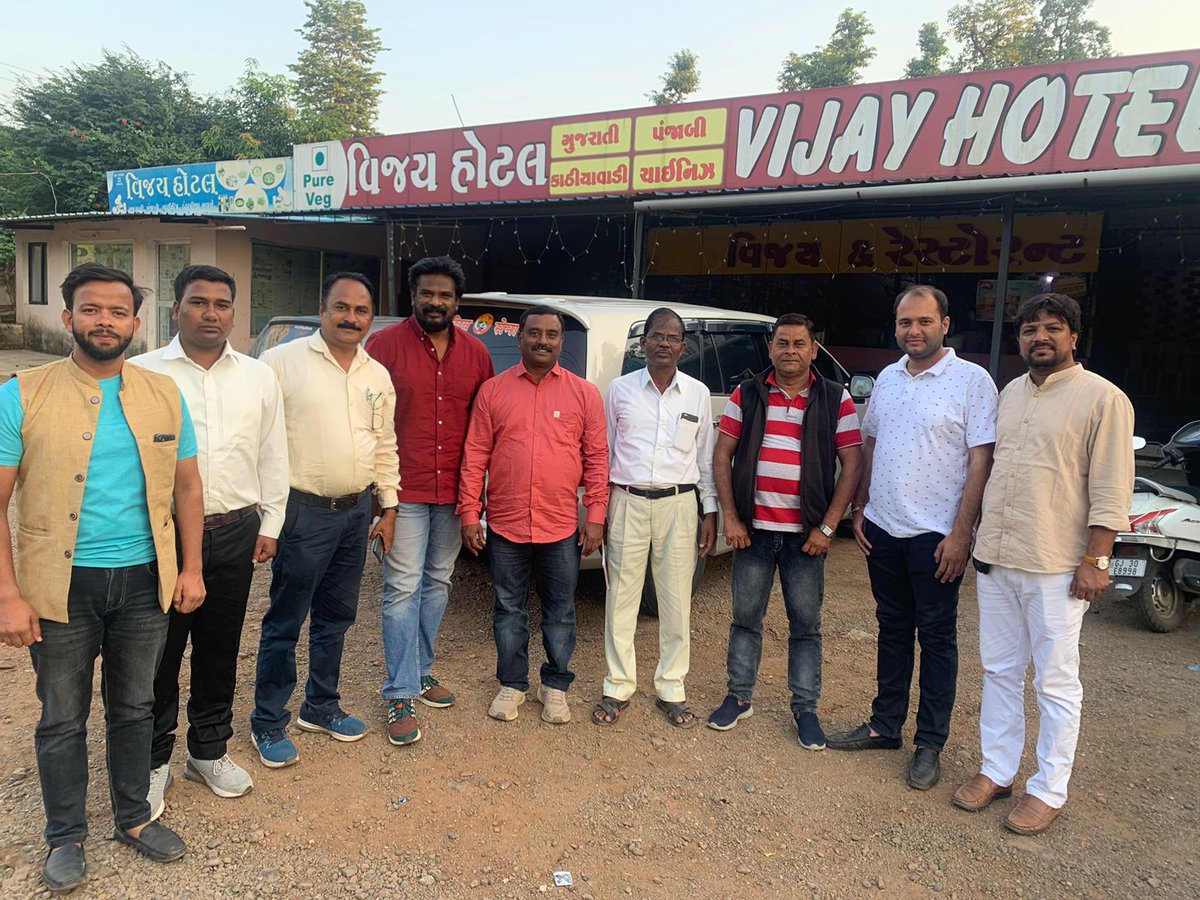 KhanMehardeen's tweet photo. Today's special meeting with #TeamWith @RahulGandhi ji,Congress Leaders Appointed for #GujratAssemblyElections @BMSandeepAICC JI,EC @IYC Shri #Christopher_Tilak Ji,@ShijuPJoy_INC ji, @TabrezBablu ji, @aakashbhatiya ji and other party coworkers
#WeWillWinnGujrat #WeWillWinnDangs https://t.co/eAbF2JclOe