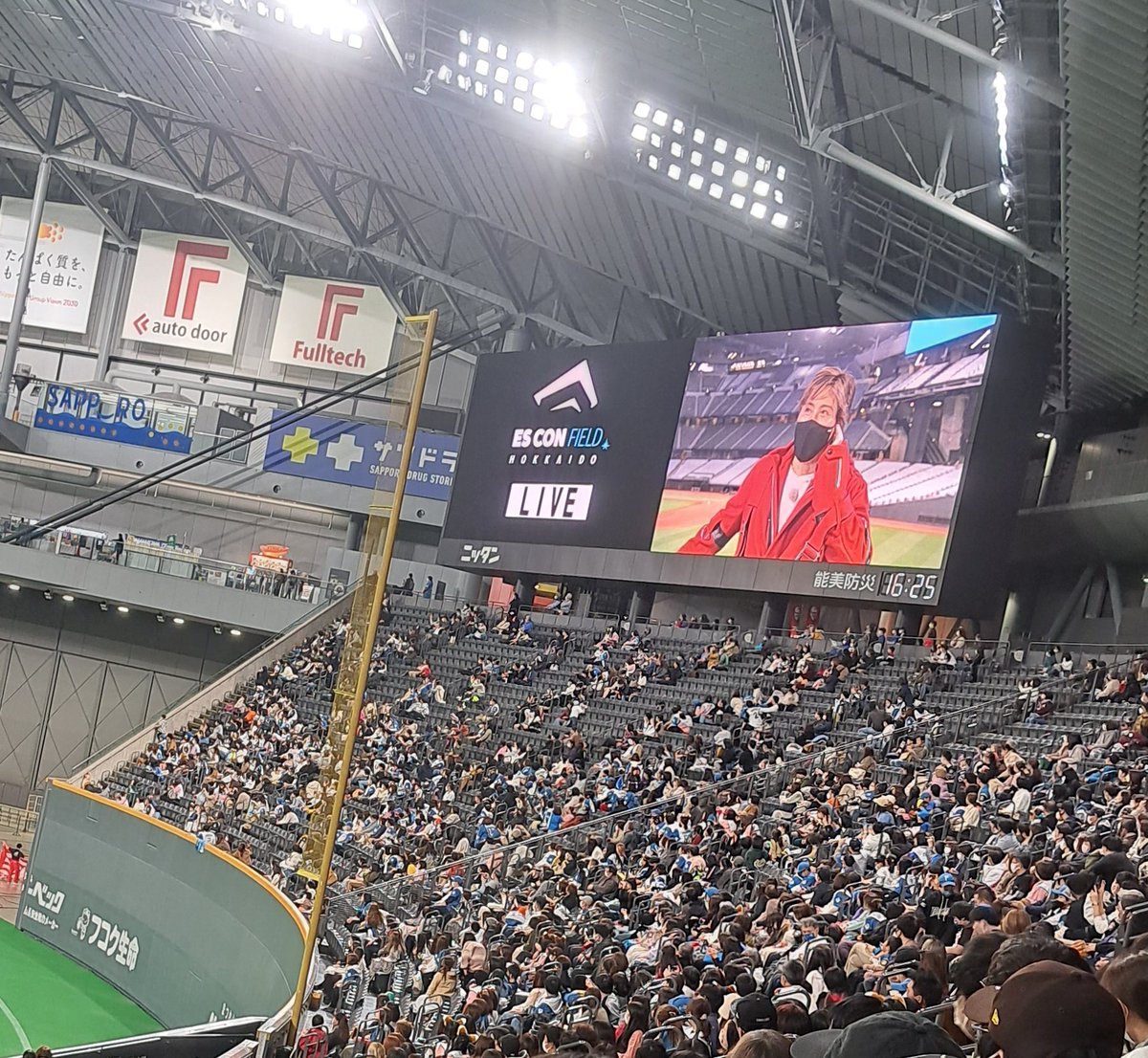y_mock0902's tweet photo. あちこちうろうろ楽しんだり、ソフトボール対戦に大笑いしたり、拳士のセレモニーに少しうるっとしたり、
などなど満喫😆💕
今度はいつドームに来るのだろうか……
ドームに来れたお陰で日ハムファンになったって思うと感慨深いね～。
ありがとう札幌ドーム❤️ https://t.co/Sel5MuGsM7