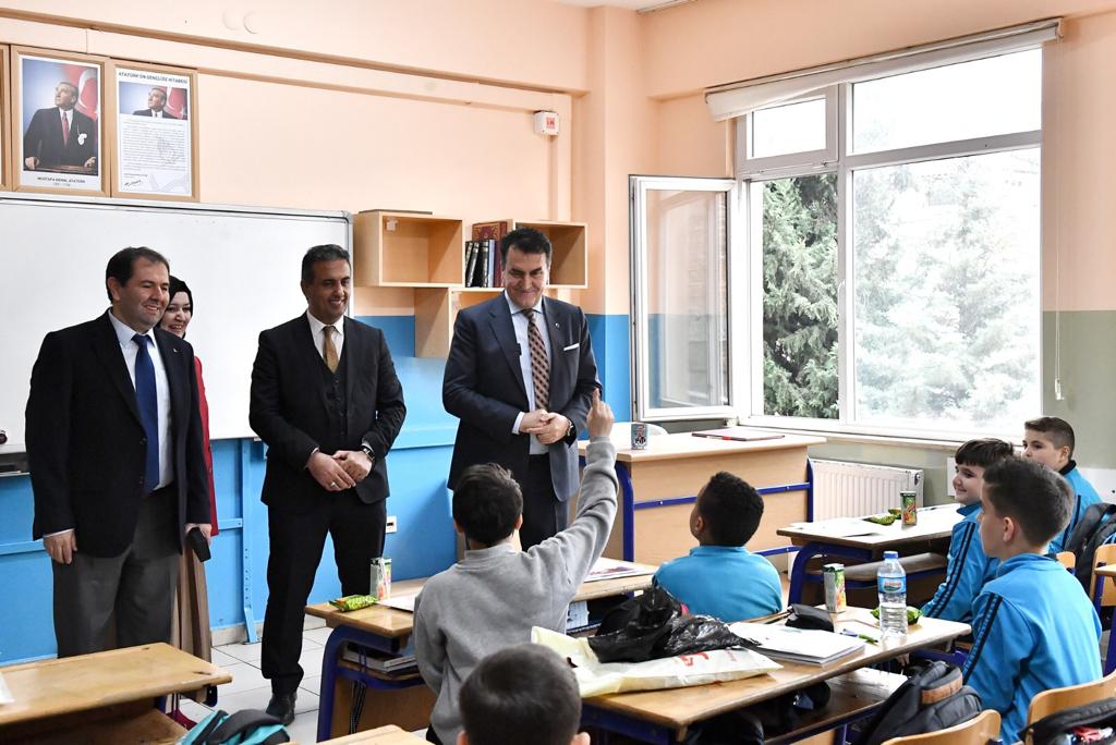 #24KasımÖğretmenlerGünü
Geleceğimizi aydınlatan tüm öğretmenlerimizin günü kutlu olsun.
<a href="/GurhanCokgezer/">Gürhan Çokgezer</a> 
<a href="/meb_dinogretimi/">MEB Din Öğretimi Genel Müdürlüğü</a> 
<a href="/MFaysalKAYAN/">Mehmet Faysal KAYAN</a> 
<a href="/mustafadundar65/">MUSTAFA DÜNDAR</a>