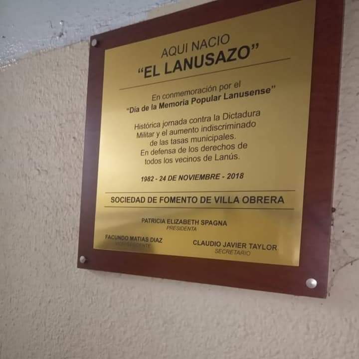 FacuDiazGranate's tweet photo. Aquí nació El Lanusazo! ✌️
Luego de la asamblea realizada en la Sociedad de Fomento Villa Obrera, los vecinos decidieron marchar hacia la Municipalidad para reclamar la derogación del aumento de tasas realizado por las autoridades militares que gobernaban.
#lanusazo
#40años https://t.co/fmoHxHnfUr