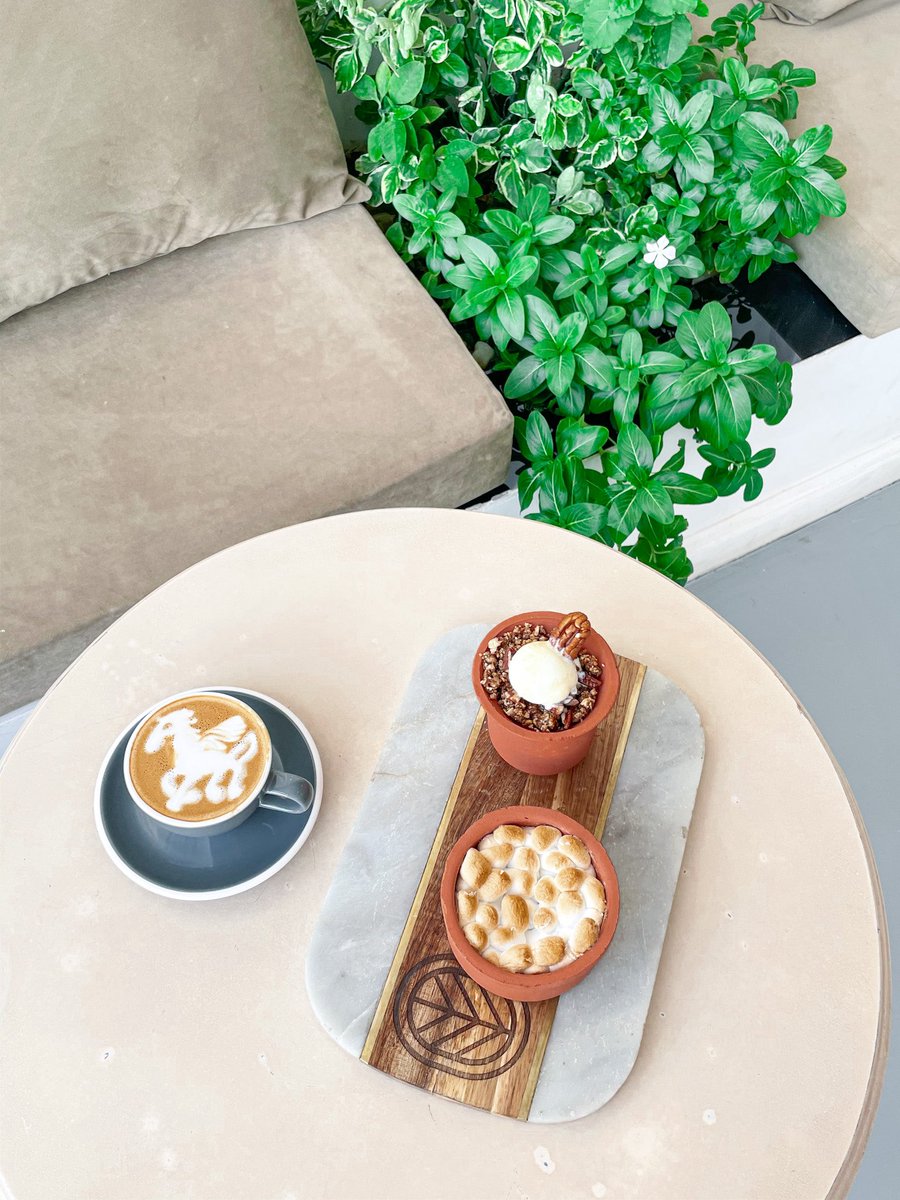 CoffeeinR's tweet photo. PLANT 

قهوة بلانت منزلين منتجات شتوية رهيبة و لذيذة عندهم جلسات داخلية وخارجية 🤍🌿

الرياض - الياسمين 
https://t.co/WTqxrdxFRf https://t.co/zZ2YsfhSSQ