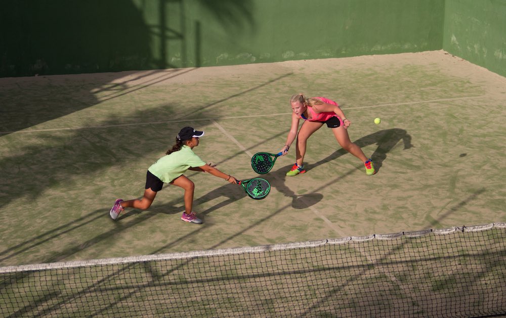 La importancia de dirigir pelotas al medio en pádel. 

padelgood.com/la-importancia…