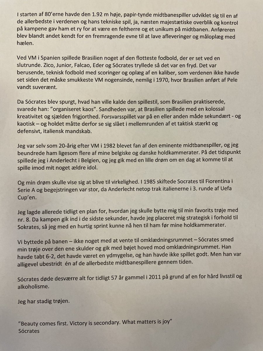 Det er Brasilien i aften.
I en tid, hvor vi ønsker at se forandringer og personer, der vil gå forrest, vil jeg gerne fortælle om den her store brasilianske fodboldpersonlighed, som jeg så op til og nåede at møde på banen. Socrates, spilleren, der skabte en revolution indefra… 🏳️‍🌈
