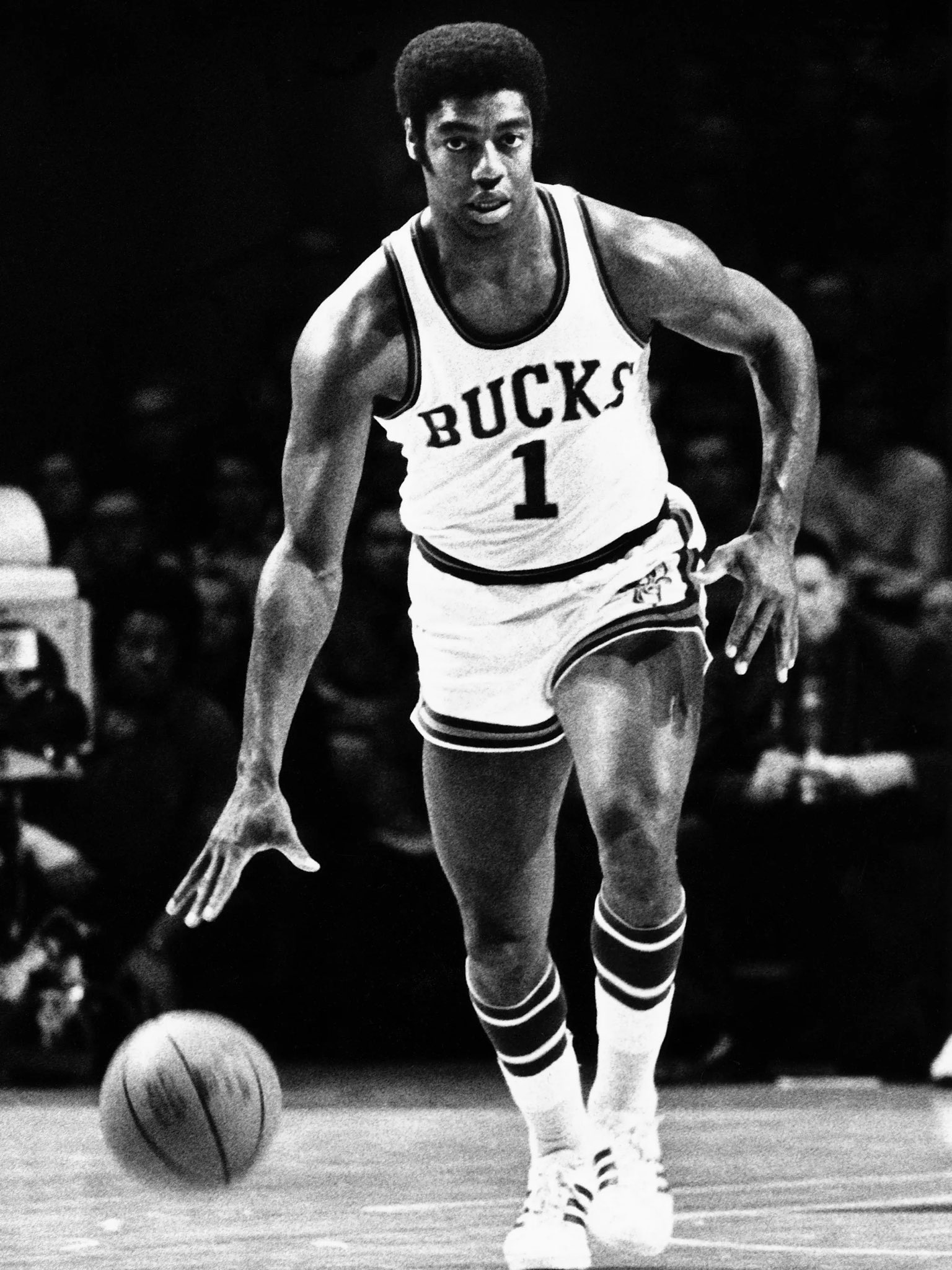 Happy birthday Oscar Robertson! Thank you for all you did for the NBA. 