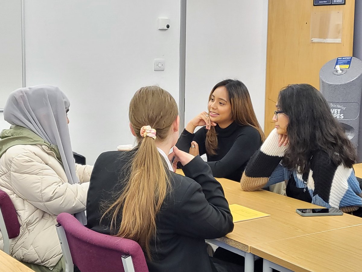 Howard_STEM's tweet photo. Yesterday saw our STEM Scholars have their first mentoring session with Women’s Engineering Society at Surrey University. Thank you to the society for inspiring the next generation of Women in STEM. #WES1919  #STEM #WomeninSTEM https://t.co/QvBcOVVEYk